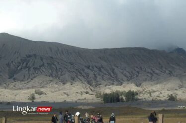 Warga Diajak Siaga Bencana BNPB Pasang Alat Deteksi Erupsi Gunung Bromo
