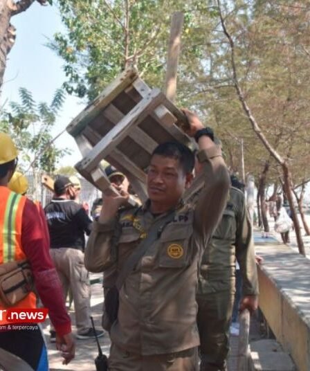 78 PKL Pantai Batu Batu Kenjeran Surabaya Direlokasi ke Sentra Ikan Bulak
