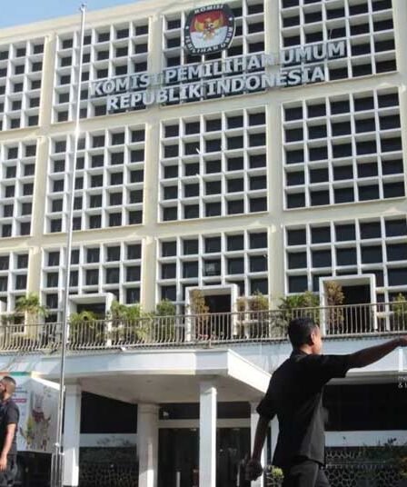 Hari Pertama, 2 Pasangan Capres Cawapres Pemilu 2024 Daftar ke KPU 2 Hari Pertama 2 Pasangan Capres Cawapres Pemilu 2024 Daftar ke KPU