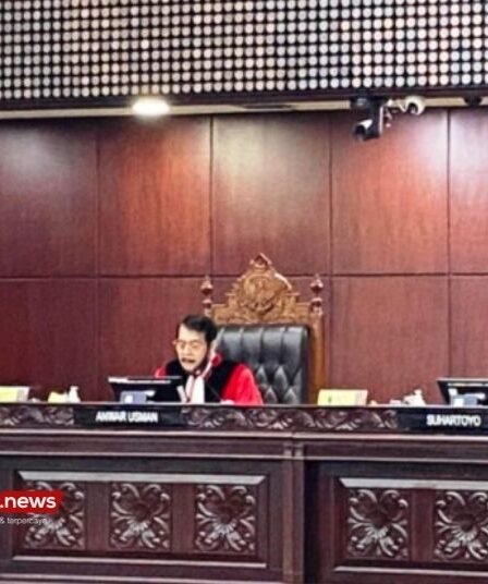 MK Tolak Gugatan Batas Usia Capres-Cawapres Minimal 35 Tahun 3 MK Tolak Gugatan Batas Usia Capres Cawapres Minimal 35 Tahun