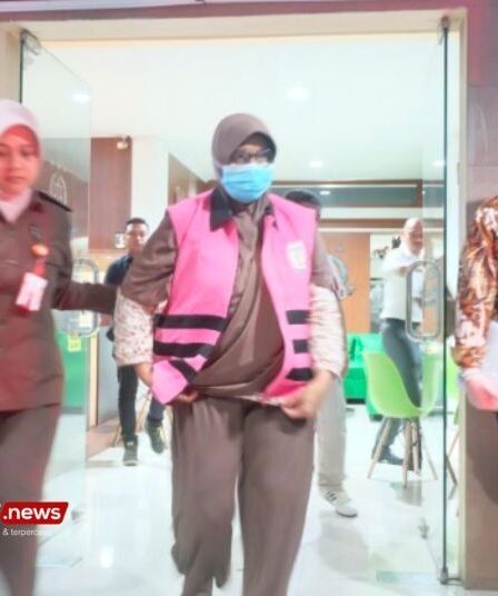 Modus Ajukan Pinjaman KKPE 3 Tersangka Kredit Fiktif BRI Jember Ditahan
