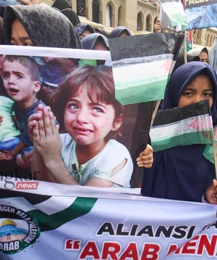Serangan Udara Israel Runtuhkan Puluhan Masjid di Jalur Gaza