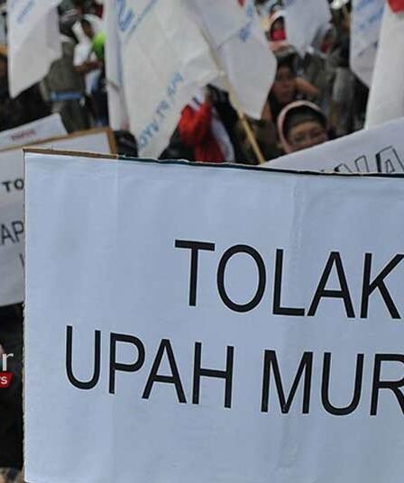 Buruh Tuntut UMP DKI Jakarta 2024 Naik 15 Persen