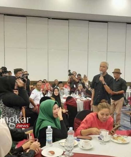 Ganjar Sebut Siap Buat Kebijakan Jalan se Indonesia Gunakan Aspal Buton