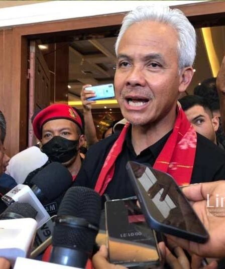 Ganjar akan Permudah Akses Lapangan Kerja dan Beasiswa bagi Warga Tak Mampu 6 Ganjar akan Permudah Akses Lapangan Kerja dan Beasiswa bagi Warga Tak Mampu