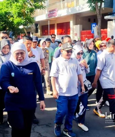 HUT ke-78 Jatim, Khofifah Jalan Sehat bareng Ribuan Warga Situbondo 3 HUT ke 78 Jatim Khofifah Jalan Sehat bareng Ribuan Warga Situbondo