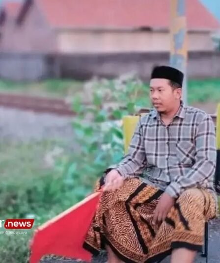 Relawan di Probolinggo Dilibatkan Jaga Perlintasan Kereta Api Tanpa Palang