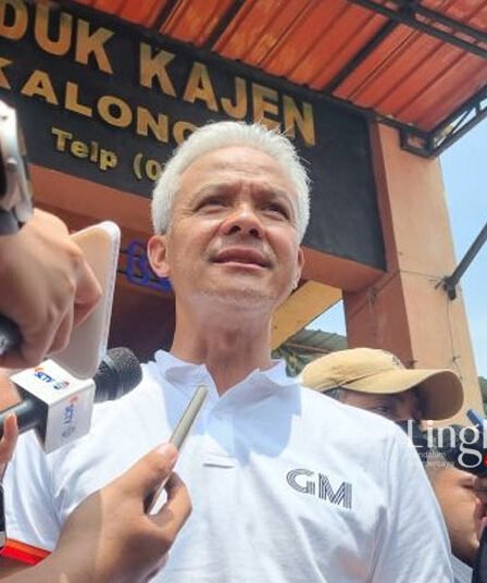 Blusukan ke Pasar di Pekalongan, Ganjar Dicurhati soal Harga Sembako Mahal 2 Blusukan ke Pasar di Pekalongan Ganjar Dicurhati Harga Sembako Mahal