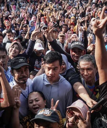 Gibran Awali Tahun Baru dengan Kampanye di Hadapan Ribuan Emak Emak