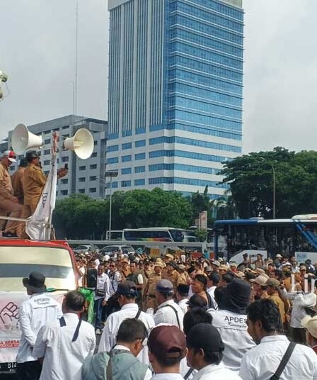 Tuntut Perpanjangan Masa Jabatan Disahkan, Para Kades Ancam Boikot Pelaksanaan Pemilu 2024 2 Tuntutan Tak Dipenuhi Para Kades Siap Bermalam di Senayan dan Serukan Boikot Pemilu