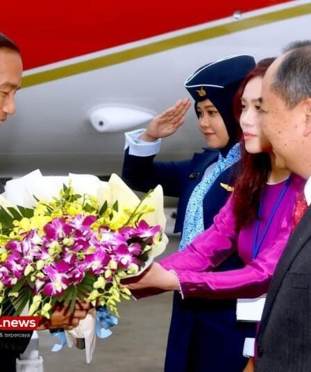 Usai Kantongi Kontrak Rp85 T di Filipina Jokowi Lanjut Temui Presiden Vietnam di Hanoi