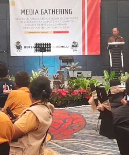 Awak Media Diminta Tak Segan Kritik Pengawasan Pemilu 2024 di Sidoarjo
