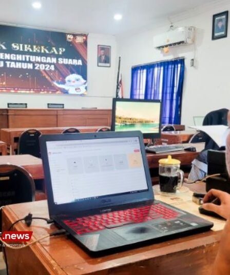 Terkendala Input C1, Rekapitulasi Hasil Pemilu 2024 Tingkat PPK di Situbondo Ditunda 3 Terkendala Input C1 Rekapitulasi Hasil Pemilu 2024 Tingkat PPK di Situbondo Ditunda