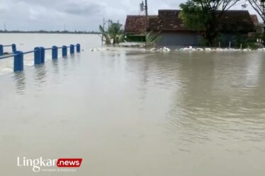 6 Tanggul Jebol Banjir Rendam 11 Kecamatan Di Demak