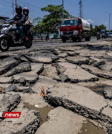 Jelang Arus Mudik Jalan Pantura Demak Kudus Rusak Parah