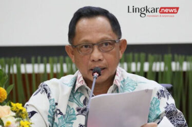 Menteri Dalam Negeri Tito Karnavian saat Konferensi Pers Pemberian THR dan Gaji 13