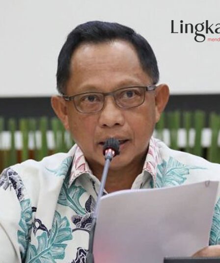 Menteri Dalam Negeri Tito Karnavian saat Konferensi Pers Pemberian THR dan Gaji 13