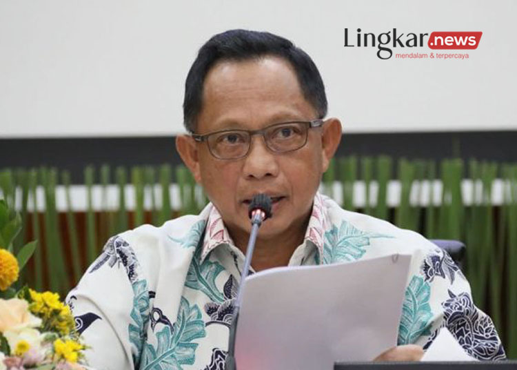 Menteri Dalam Negeri Tito Karnavian saat Konferensi Pers Pemberian THR dan Gaji 13