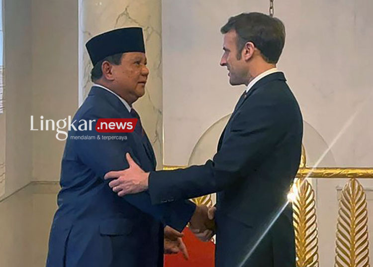 Prabowo Subianto bersalaman dengan Presiden Prancis Emmanuel Macorn