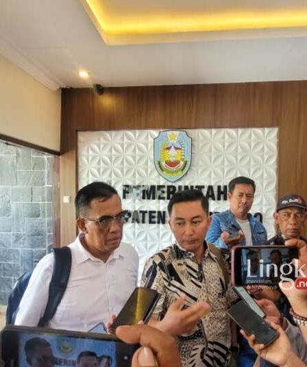Sekdin Perpusip Situbondo Diperiksa soal Dugaan Kampanye Pilkada 2024 2 Sekdin Perpusip Situbondo Diperiksa soal Dugaan Kampanye Pilkada 2024