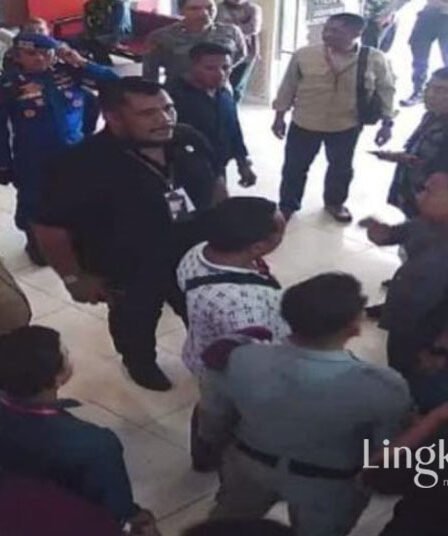 Suasana keributan terjadi antara komisioner KPU Sulteng