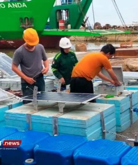 Wah! Purwarupa PLTS Apung Laut Pertama di Indonesia Diluncurkan di Gresik 2 Wah Purwarupa PLTS Apung Laut Pertama di Indonesia Diluncurkan di Gresik