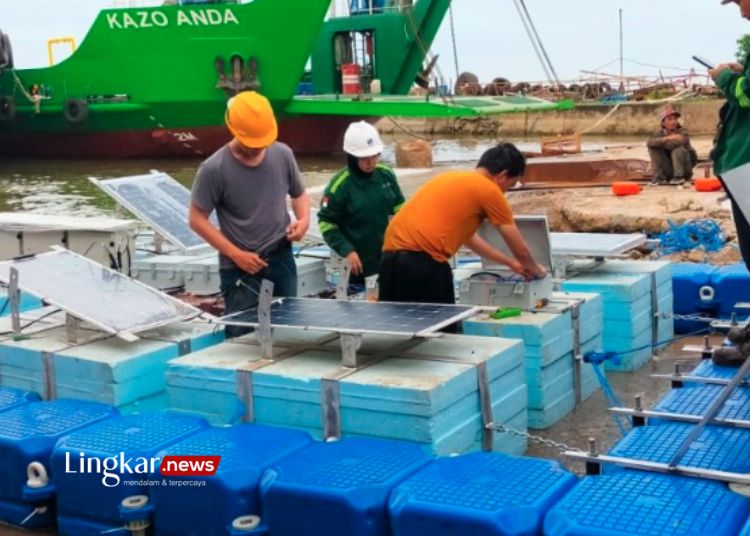 Wah Purwarupa PLTS Apung Laut Pertama di Indonesia Diluncurkan di Gresik