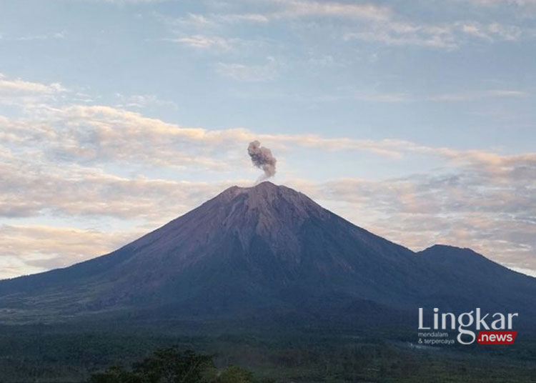 Gunung Semeru Kembali Erupsi Muntahkan Abu Vulkanik