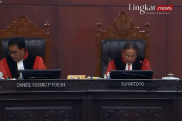 Ketua Mahkamah Konstitusi MK Suhartoyo tengah menjelaskan kepada para pihak dalam sidang PHPU Pileg 2024