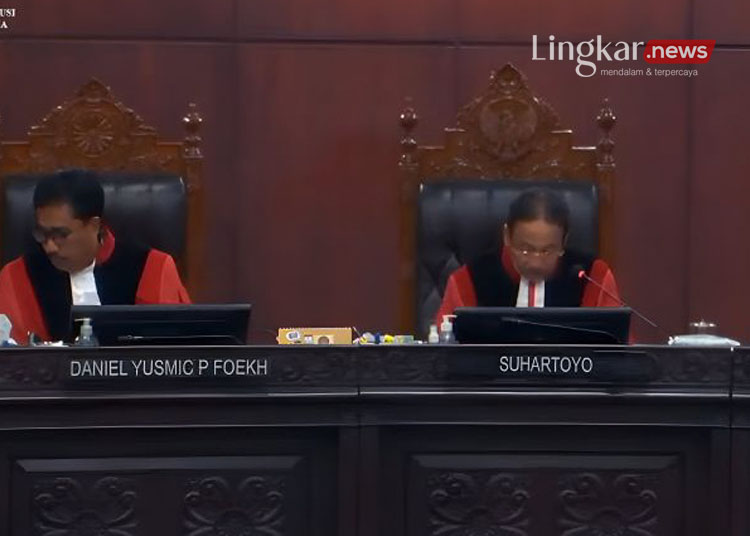 Ketua Mahkamah Konstitusi MK Suhartoyo tengah menjelaskan kepada para pihak dalam sidang PHPU Pileg 2024