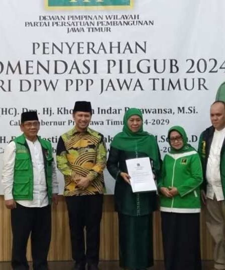 Khofifah-Emil Kantongi Surat Rekomendasi Maju Pilgub 2024 dari PPP Jatim 7 Khoifah Emil kantongi surat rekomendasi maju Pilgub 2024 dari PPP Jatim