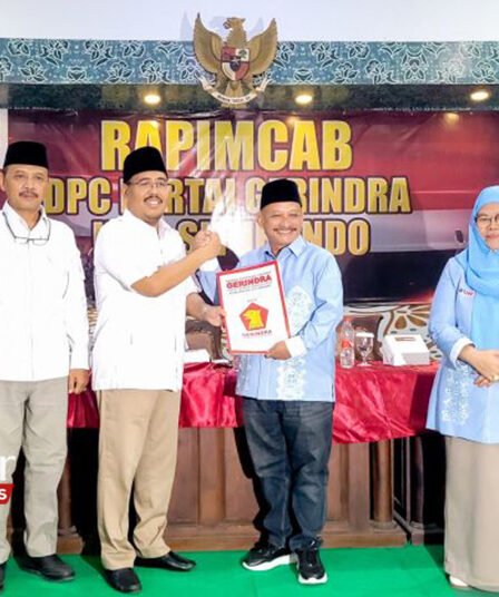 Diiringi Ratusan Pendukung, Bupati Situbondo Terima Rekomendasi Gerindra untuk Pilkada 2024 2 bupati situbondo