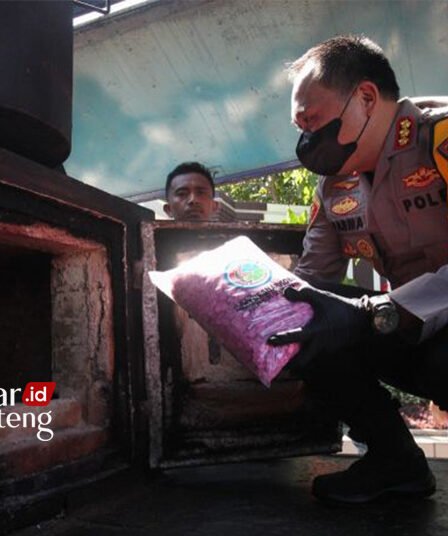 Barang Bukti 40,8 Kg Sabu dan 26.019 Ekstasi Dimusnahkan Polrestabes Surabaya 8 hancurkan BB surabaya