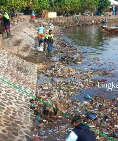 Gugah Kesadaran Lingkungan, Nelayan di Situbondo Diajak Bersihkan Sampah Pantai 3 Gugah Kesadaran Lingkungan Nelayan di Situbondo Diajak Bersihkan Sampah Pantai
