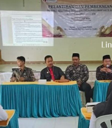 Ketua Bawaslu Kabupaten Pati Supriyanto saat menghadiri pelantikan pengawas pemilu 768x512 1