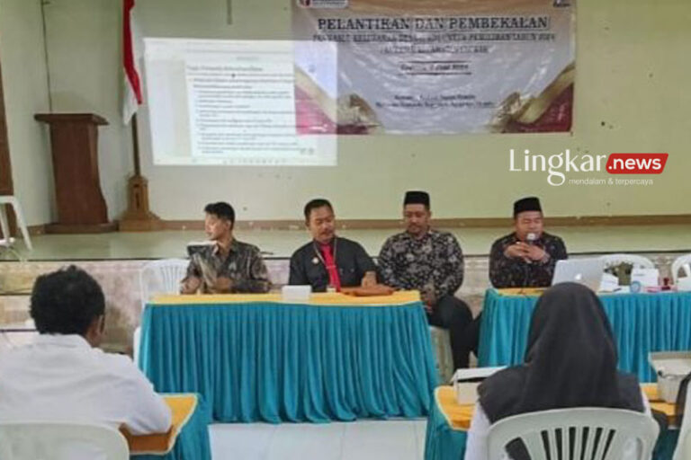 Ketua Bawaslu Kabupaten Pati Supriyanto saat menghadiri pelantikan pengawas pemilu 768x512 1