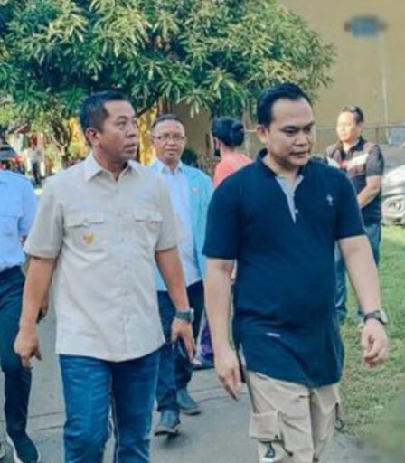 Bupati Karawang Aep Syaepuloh tengah 768x512 1