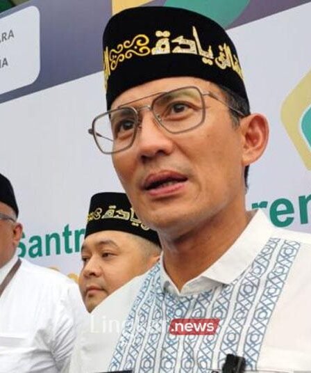 Sandiaga Uno saat memberikan keterangan pers
