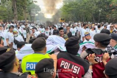 aksi unjuk rasa pembubaran Muktamar PKB