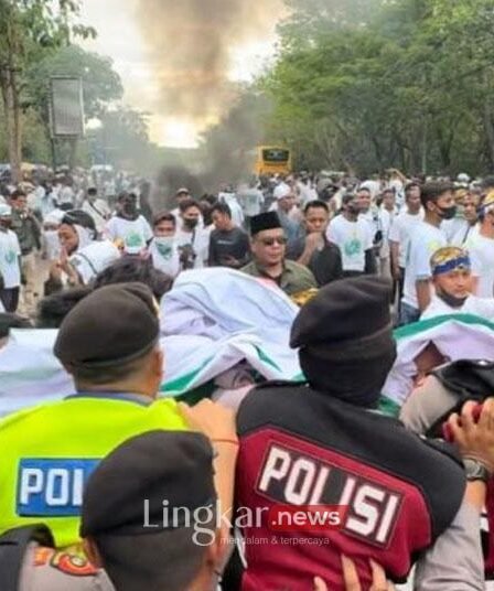 aksi unjuk rasa pembubaran Muktamar PKB