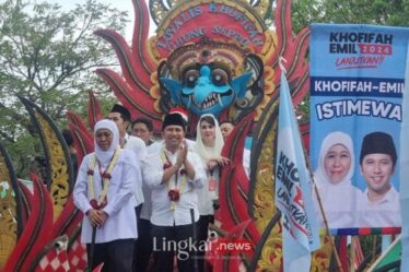 khofifah emil diarak menuju KPU