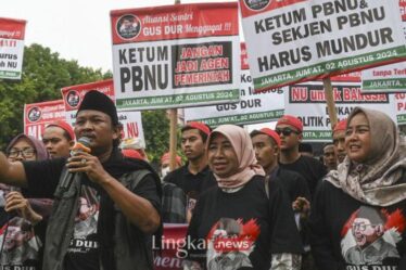 unjuk rasa di depan Gedung PBNU