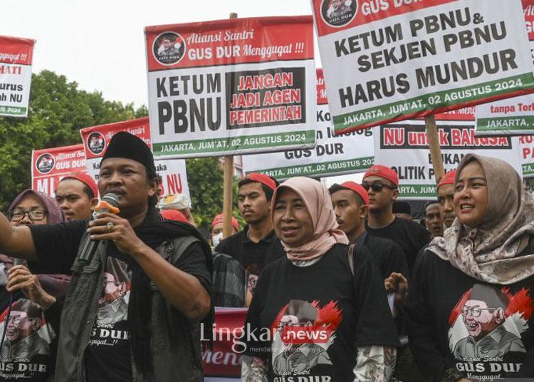 unjuk rasa di depan Gedung PBNU