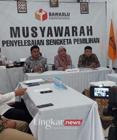 Musyawarah Gugatan Pendaftaran Pilbup Kendal Dico-Ali Belum Ada Titik Temu 3 Musyawarah Gugatan Pendaftaran Pilbup Kendal Dico Ali Belum Temukan Kesepakatan