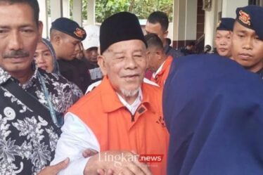 mantan Gubernur Maluku Utara Malut Abdul Gani Kasuba AGK dalam kasus suap dan gratifikasi pengadaan proyek dan jabatan di Pemprov Malut