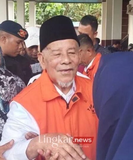 mantan Gubernur Maluku Utara Malut Abdul Gani Kasuba AGK dalam kasus suap dan gratifikasi pengadaan proyek dan jabatan di Pemprov Malut