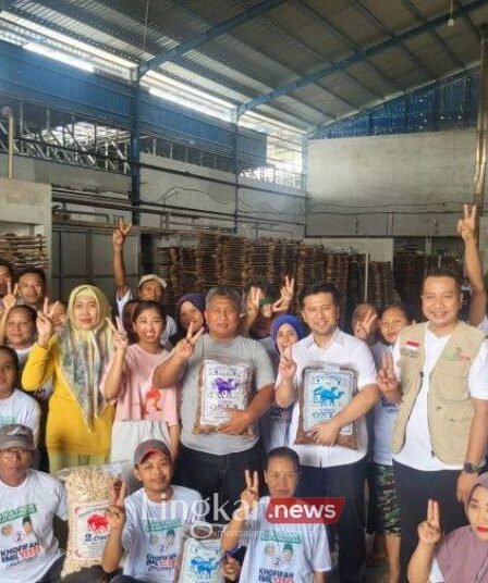 Cagub Jatim Emil Dardak Komitmen Perluas Lapangan Kerja Lewat IKM 2 Cagub Jatim Emil Dardak Komitmen Perluas Lapangan Kerja Lewat IKM