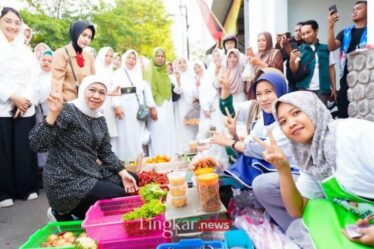 Kampanye di Blitar Khofifah Dapat Masukan Pedagang Pasar Templek