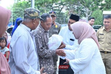 Operasi pasar murah di Pasar Tradisional di Kecamatan Pogalan Trenggalek Jawa Timur