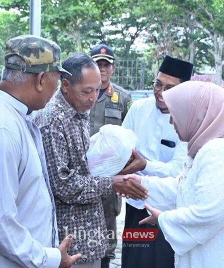 Harga Sembako di Trenggalek Terus Melejit, Pemkab Gencarkan Operasi Pasar 8 Operasi pasar murah di Pasar Tradisional di Kecamatan Pogalan Trenggalek Jawa Timur